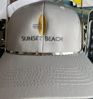 Bestickter Schriftzug auf einer Kappe